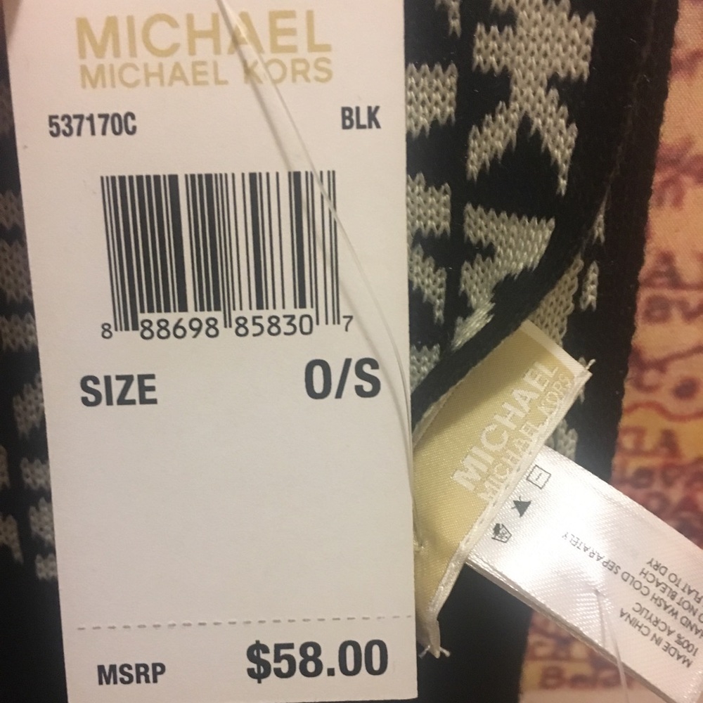 ⚪️🖤 NWT Michael Kors MK Logo Scarf 🖤⚪️ - Picture 4 of 4